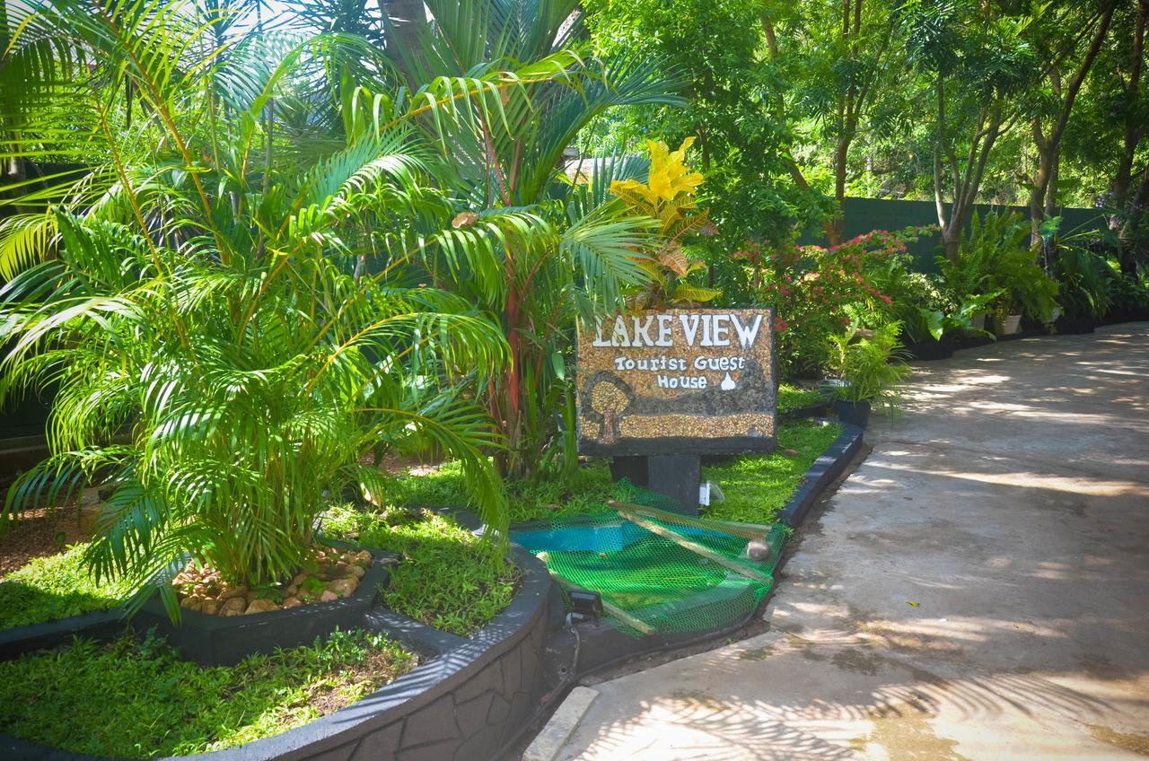 Lake View The Tourist Guest House Anuradhapura Exterior foto