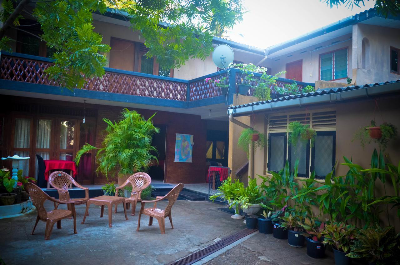 Lake View The Tourist Guest House Anuradhapura Exterior foto