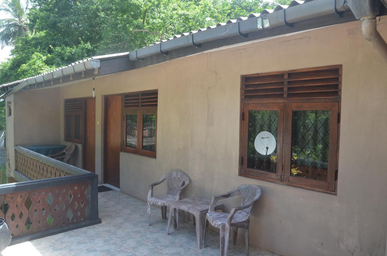 Lake View The Tourist Guest House Anuradhapura Exterior foto