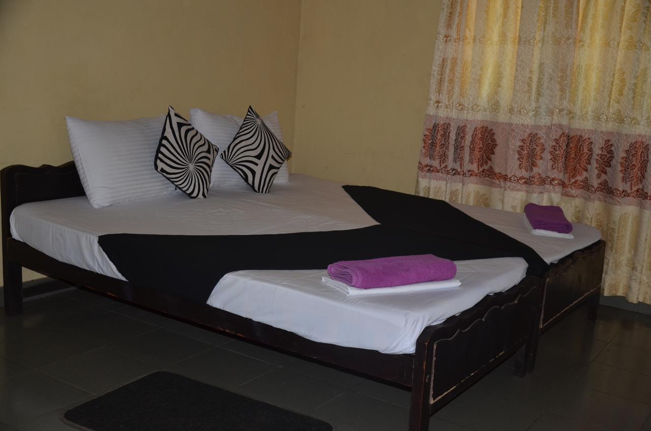 Lake View The Tourist Guest House Anuradhapura Exterior foto